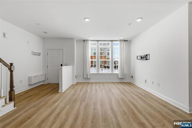 Photo - 25 Veterans Dr