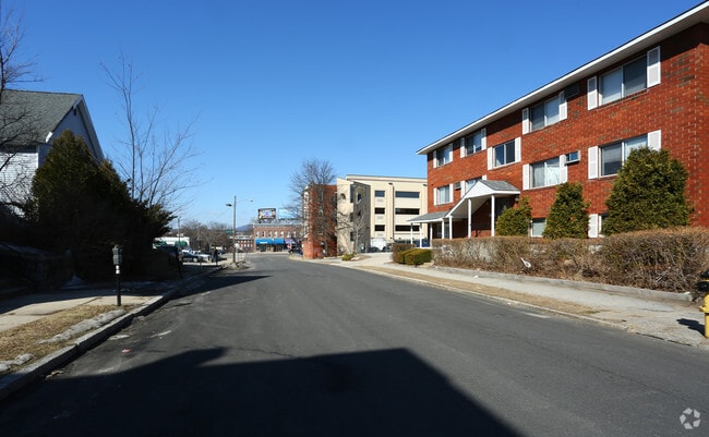 32 Myrtle Street Apartments