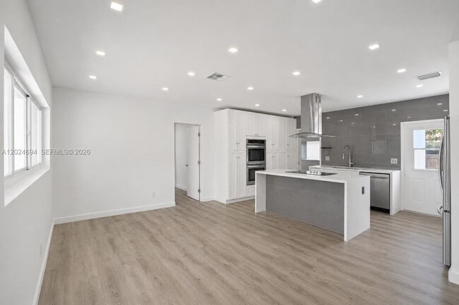 Photo - 1081 NE 166th St