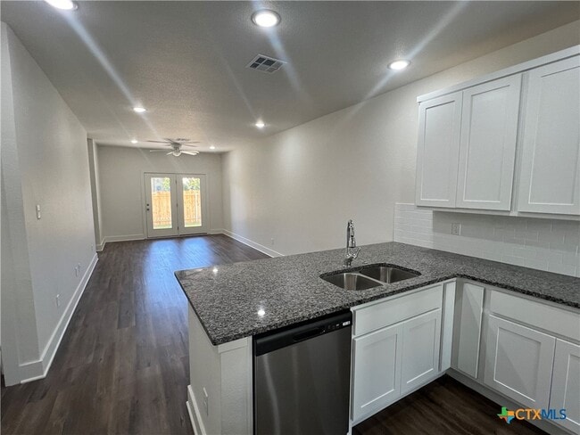 Photo - 1826 Royal Loop