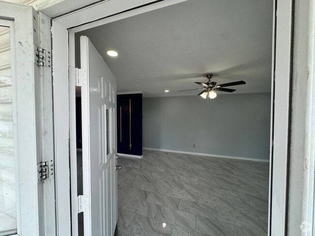 Building Photo - 653 E Old Hickory Blvd Rental