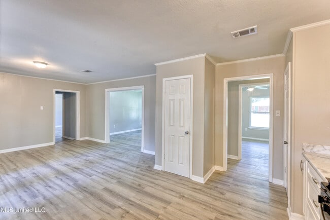 Photo - 504 N Island View Ave