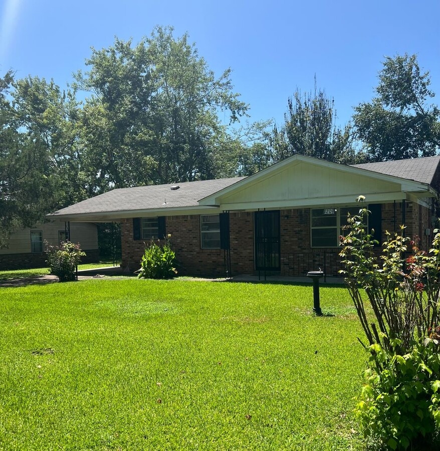 Photo - 1209 Campus St