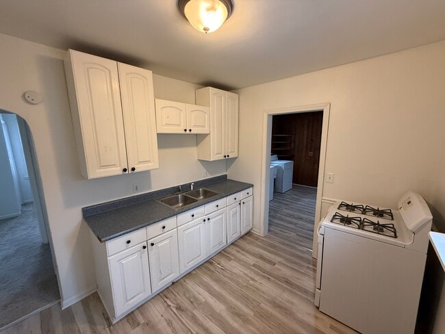 Photo - 12408 Sarsfield Ave