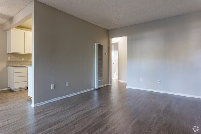 1BR, 1BA - 725SF
