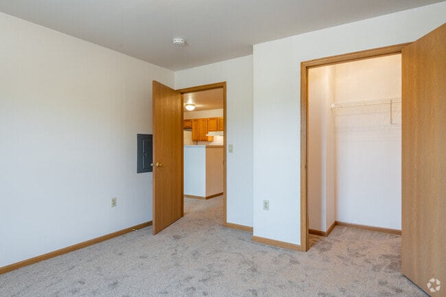 1 BR, 1 BA - 674SF - Algonquin Manor Apartment Homes