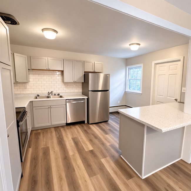 Building Photo - 400 N Webb Ave Unit 2