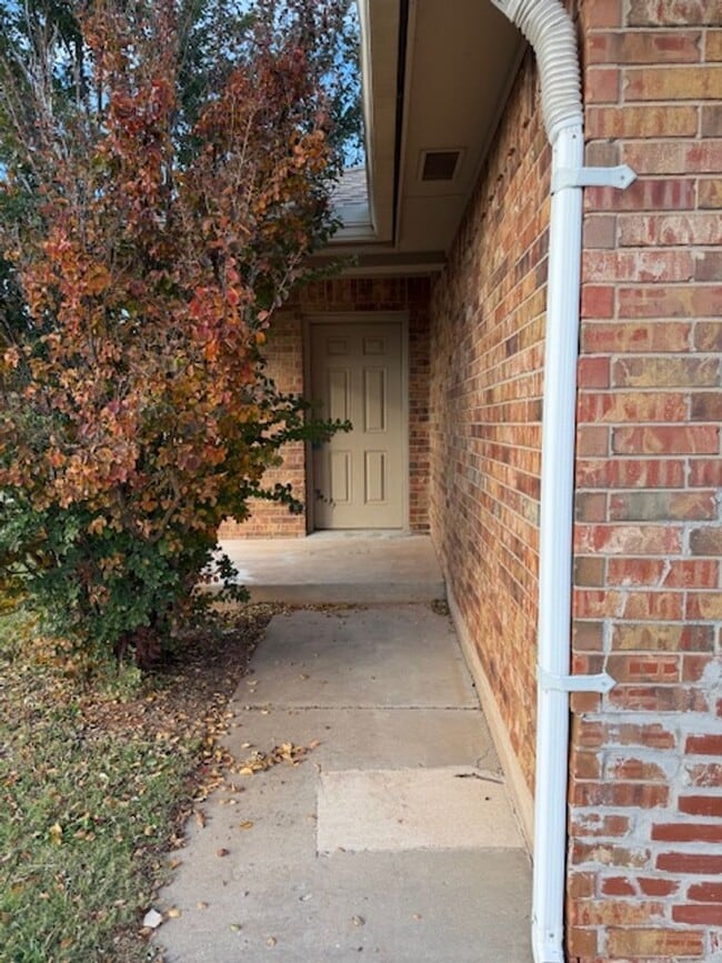 Photo - Updated Duplex - Mustang Schools - Open Fl...