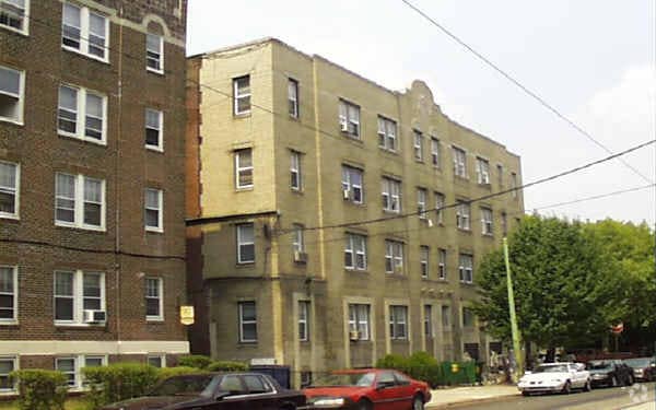 Chester Lynne Apartments