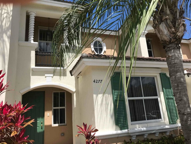 Building Photo - 4277 NE 10th Ct Rental