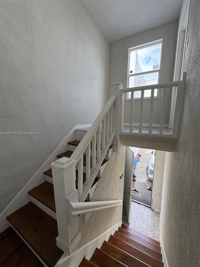 Photo - 1700 NW 22nd Ct Unit 7 (Upper)