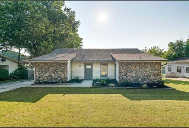 Building Photo - 3144 Sycamore View Rd Rental