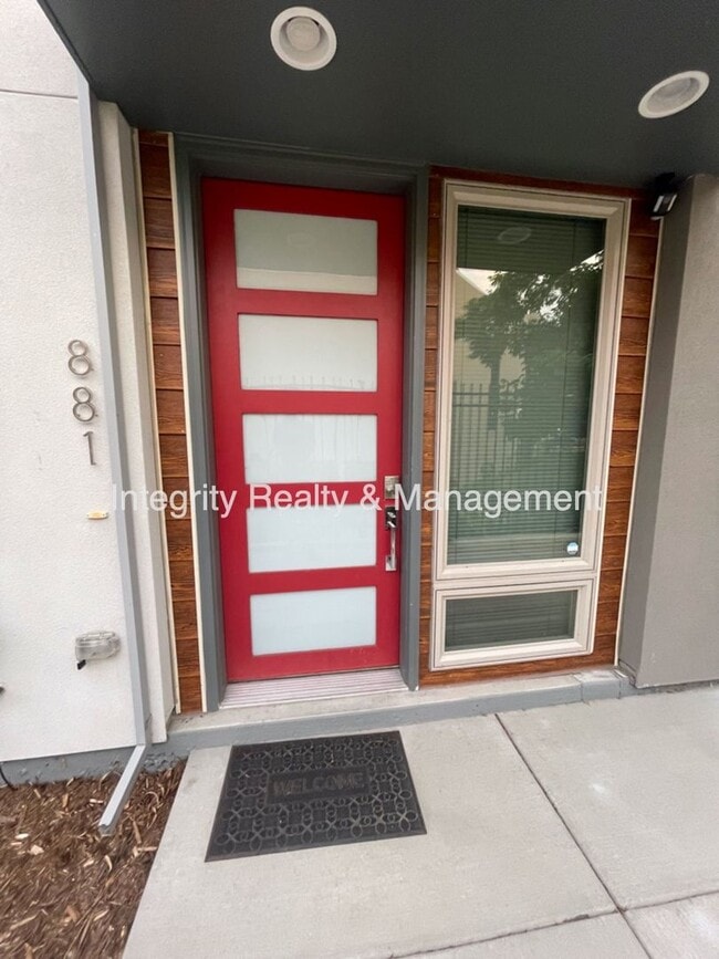 Photo - 881 Delaware St