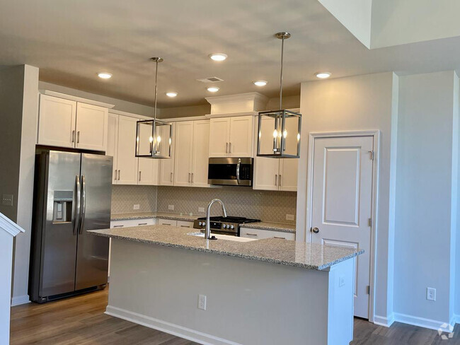 Building Photo - Room in Townhome on Statesville Ave