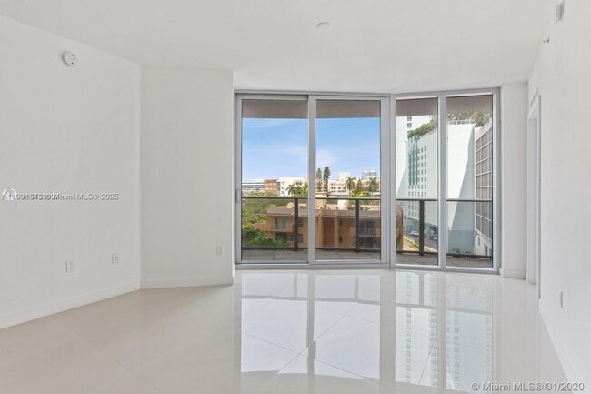 Photo - 488 NE 18th St Unidad 501
