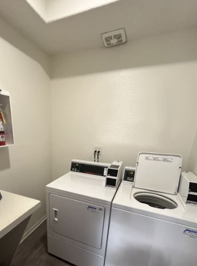 Photo - 114 North Doheny Drive