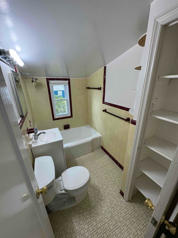 Photo - 468 Lincoln Ave