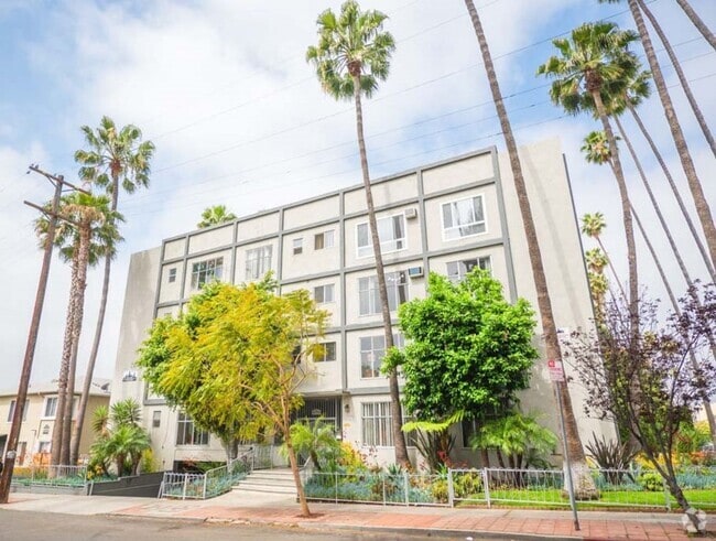 Building Photo - 1815 N. Harvard Blvd Rental