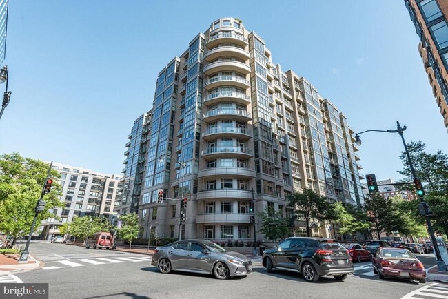 Building Photo - 811 4th St NW Unit 320 Rental