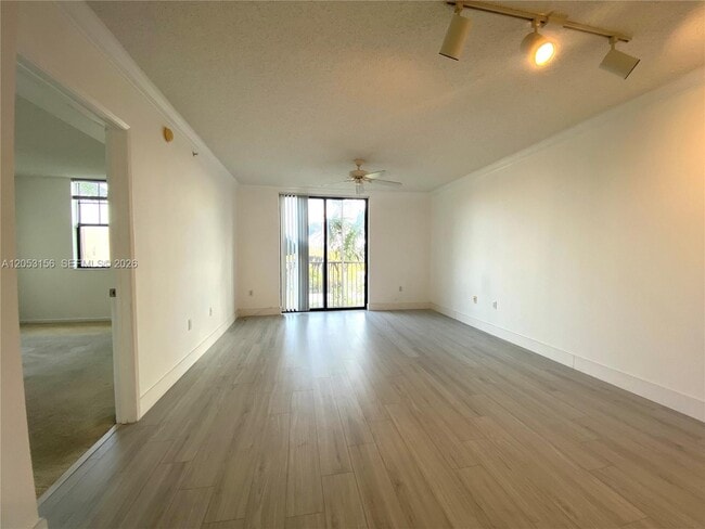 Photo - 1919 Van Buren St Unit 506A