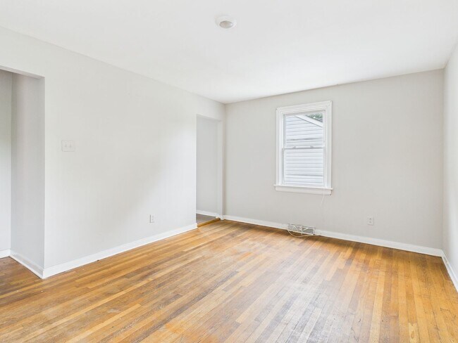 Photo - 4707 Castlewood Rd