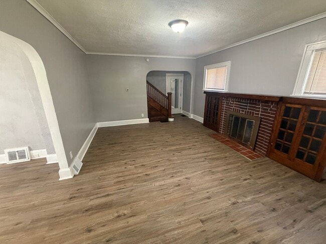 1477 Eleanor Ave