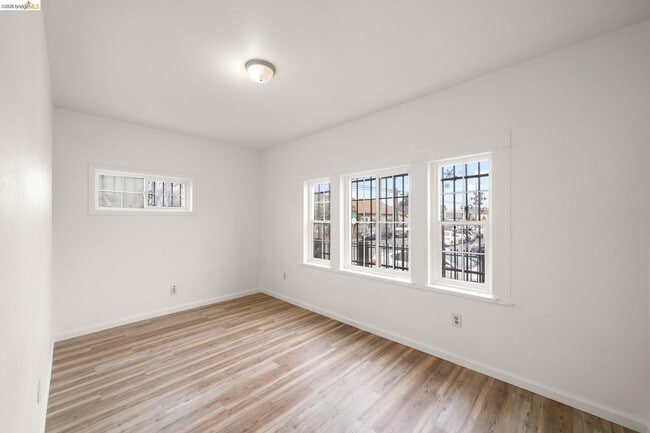 Photo - 400 Bissell Ave