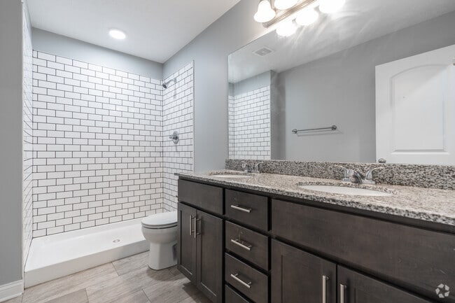 2BR, 1.5BA - 1216SF - Bathroom
