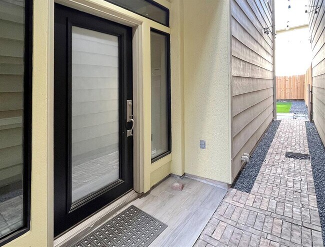 Photo - 5220 Lillian St