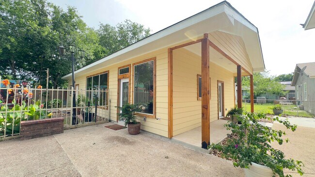 Photo - Gorgeous 1/1 Home Available for Immediate ...