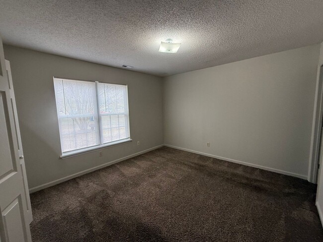 Photo - Nice 2 bedroom, 2 bath duplex