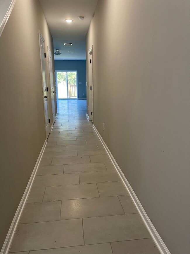 Photo - 3 Bedroom 2.5 Bath Townhouse in Columbia! Available for Move-In 1/1/2026!