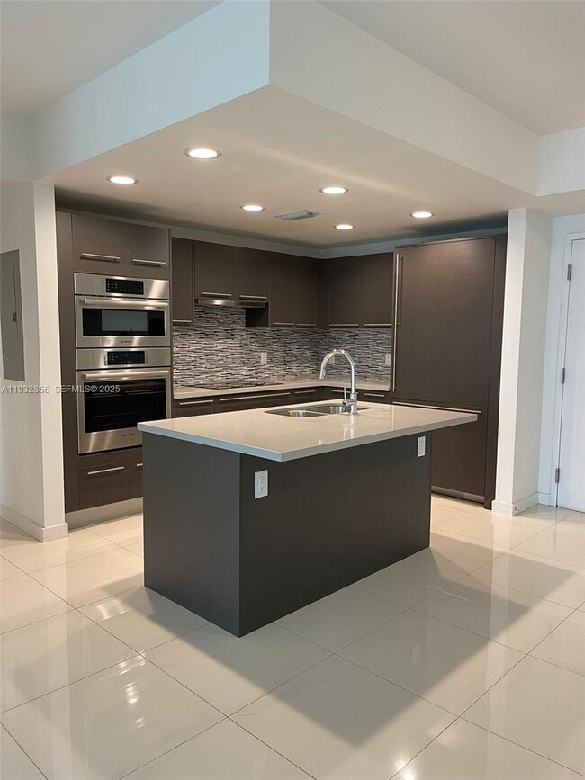 Building Photo - 7825 NW 107th Ave Unit 620