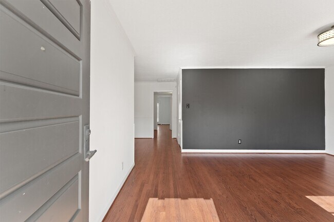 Photo - 4414 Gardendale Dr