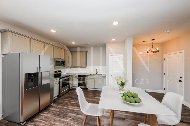 Photo - 2122 Miramar Cir