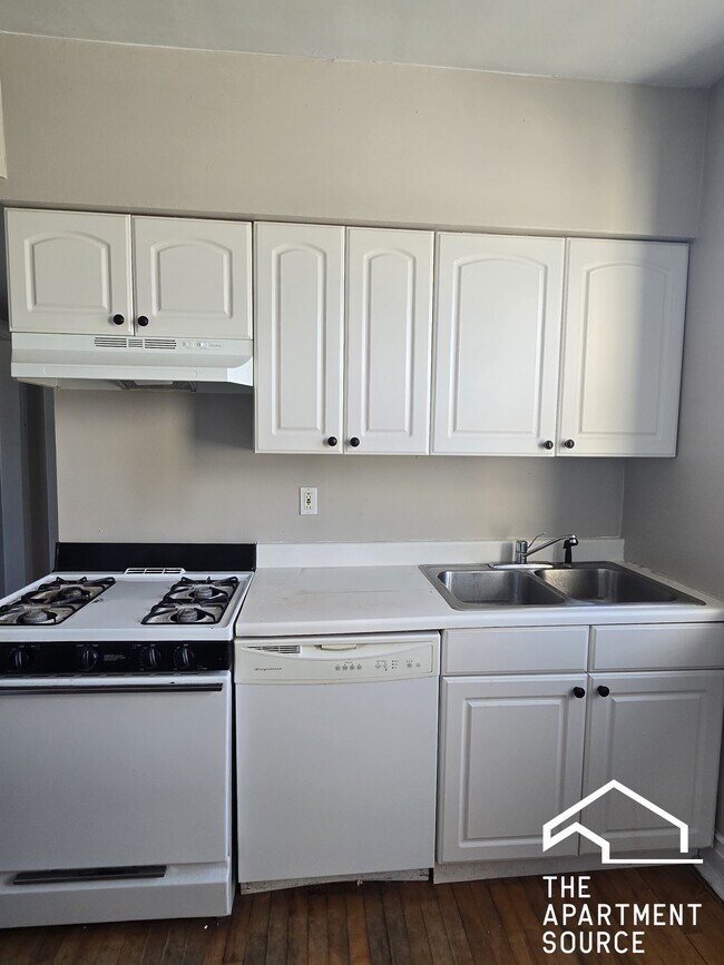 Photo - 3052 W Berteau Ave Unit 3
