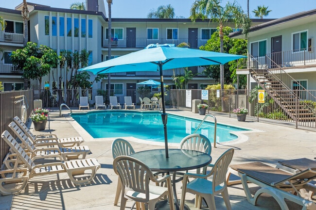 Pool - La Habra Hills Apartments