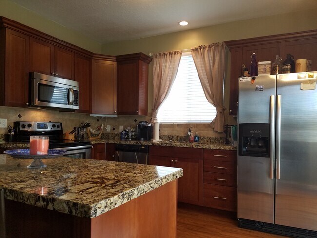 Photo - 3 Bed Townhome with Mountain Views and Community Pool