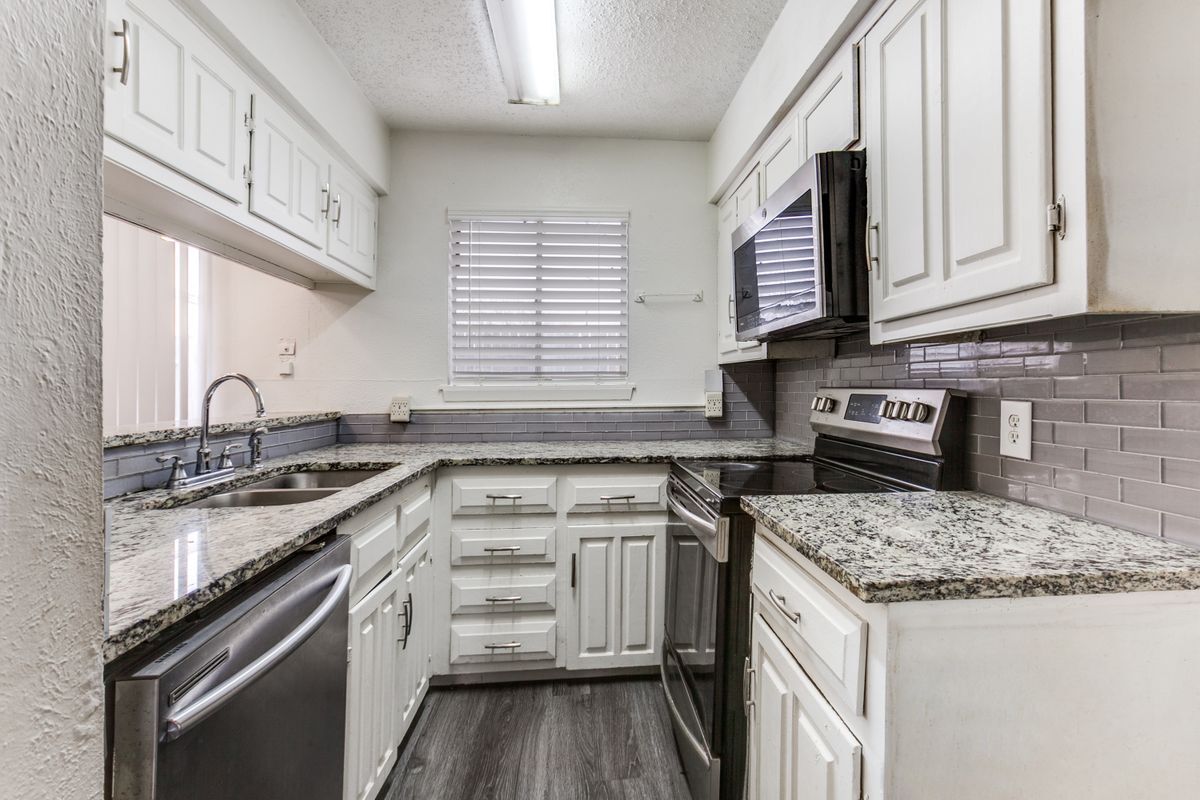 Photo - 1804 Highbrook Ct