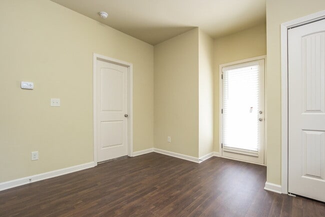 Photo - 534 Lobdale Falls Dr