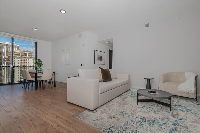Building Photo - 398 NE 5th St Unit 2301 Rental