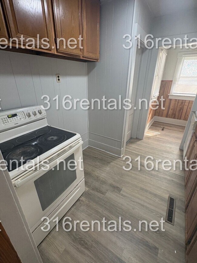 Photo - $950 - 3 bed 1 bath - Single Family Home