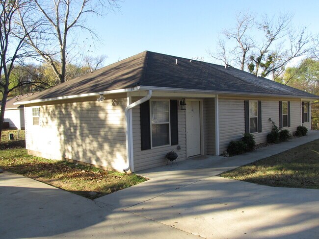 Building Photo - LJM-1805 Lexington (A-B) Unit B