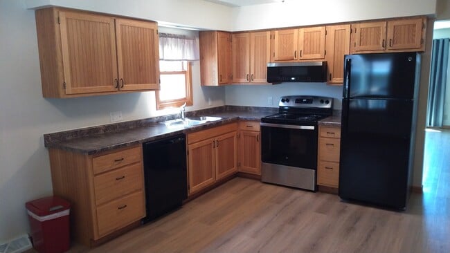 Kitchen - 719 Moreland Ave