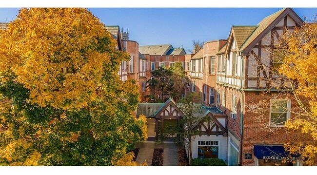 Building Photo - 918 Green Bay Rd Unit G