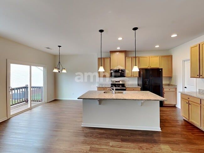2215 Ambergate Dr