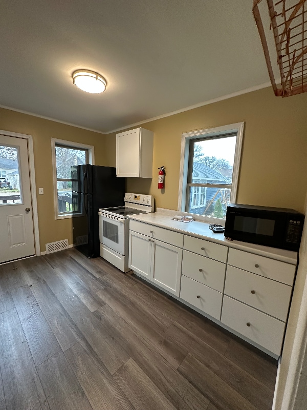 Photo - 109 Kendall Ave S