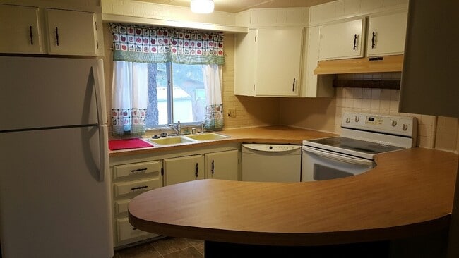 Photo - Standalone Unit in SW Bend