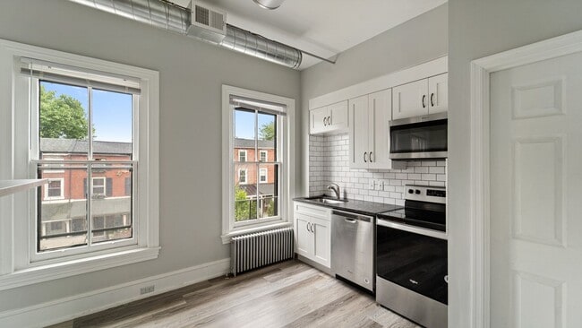 Building Photo - 201 W Barnard St Unit 3