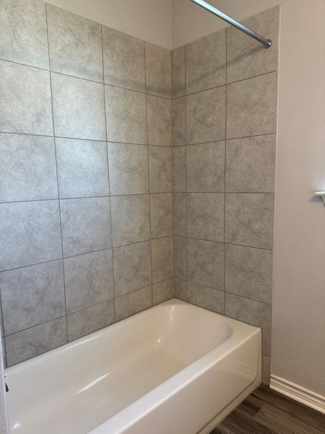 Photo - 332 McLintock Rd